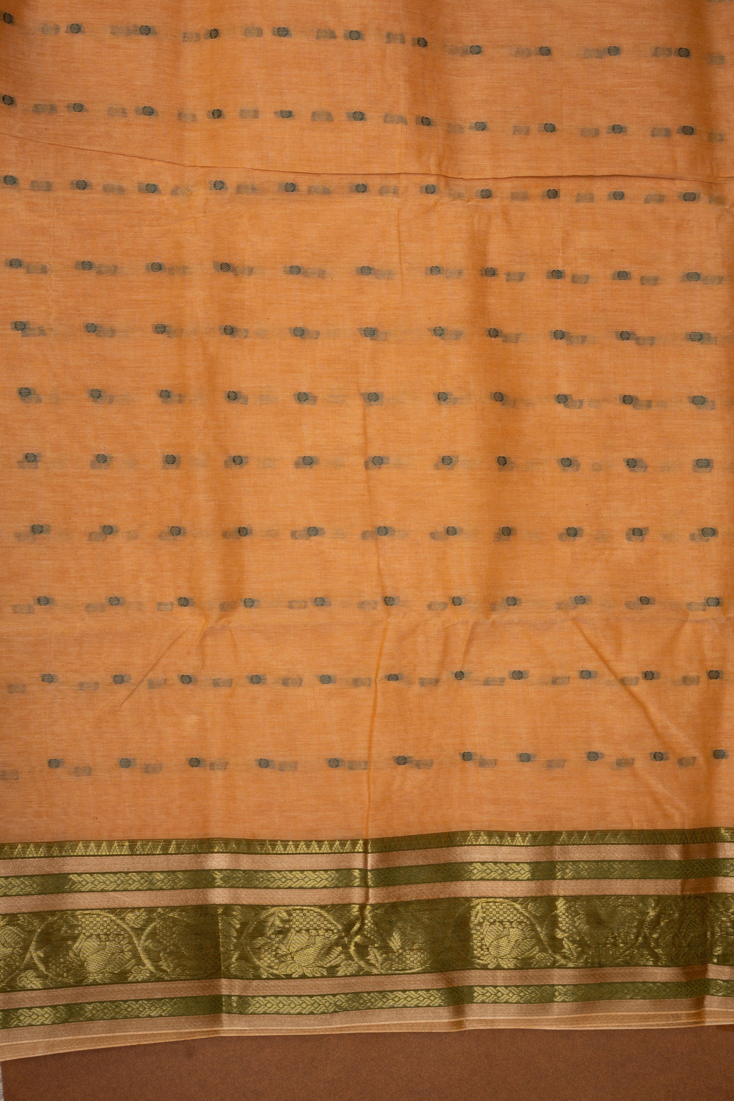 TAN049